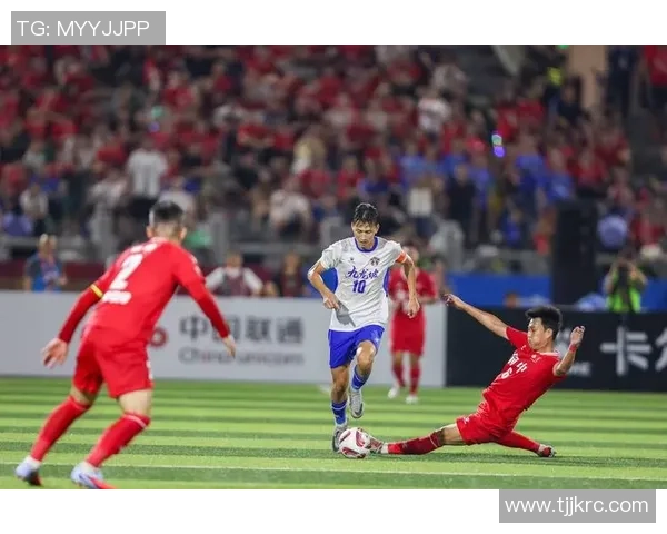 重庆足球队与武汉足球队赛后战术分析及关键表现总结